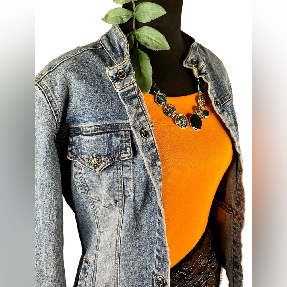 VINTAGE DISTRESSED JEAN JACKET